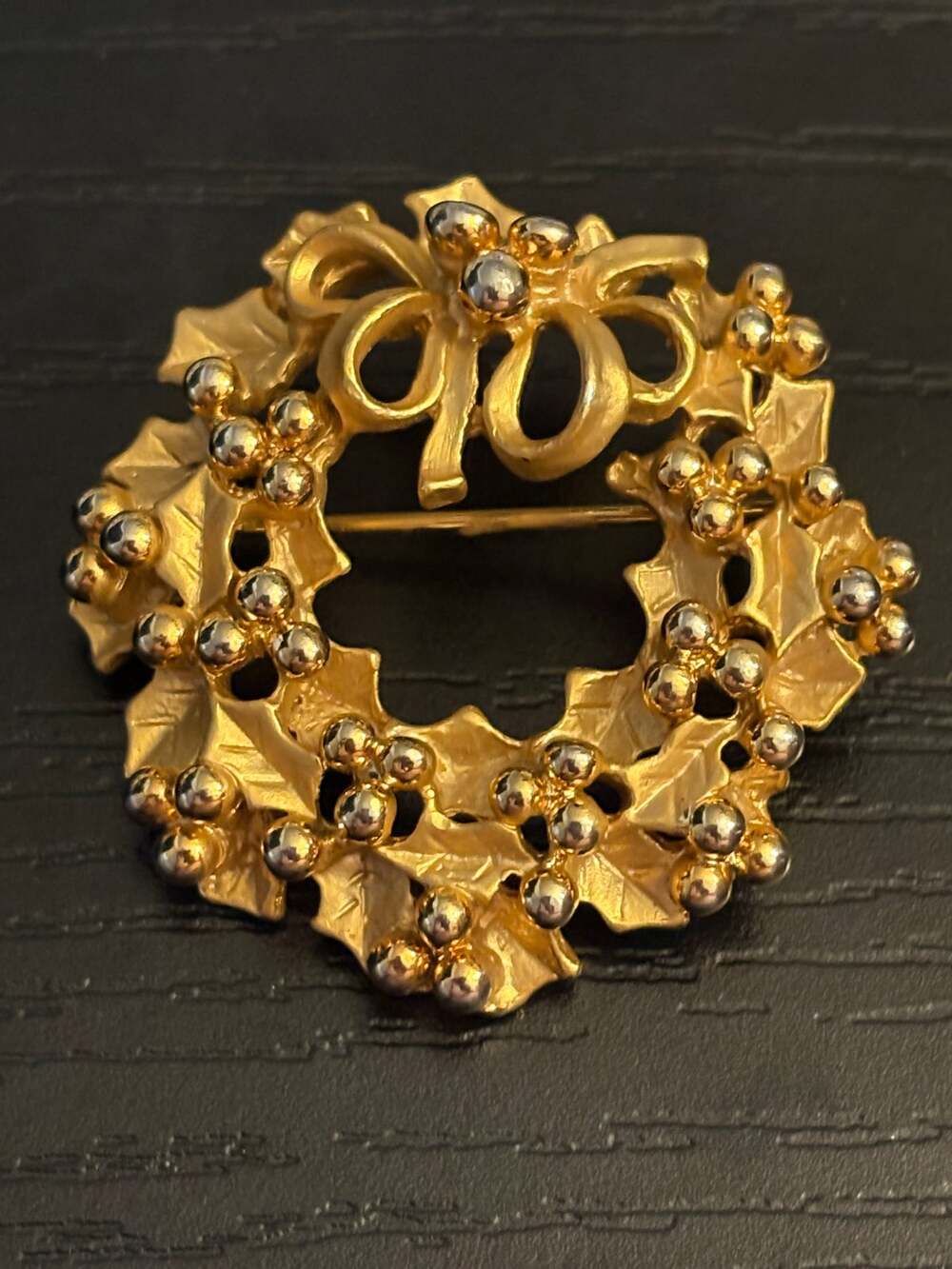 Vintage Gold Tone Holly Berry Christmas Wreath Brooch